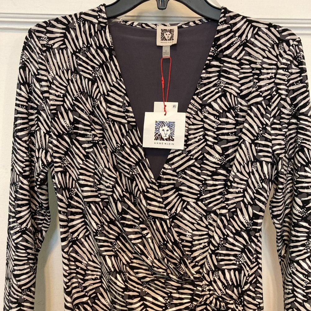 Anne Klein Size Small Black White Oyster Dress